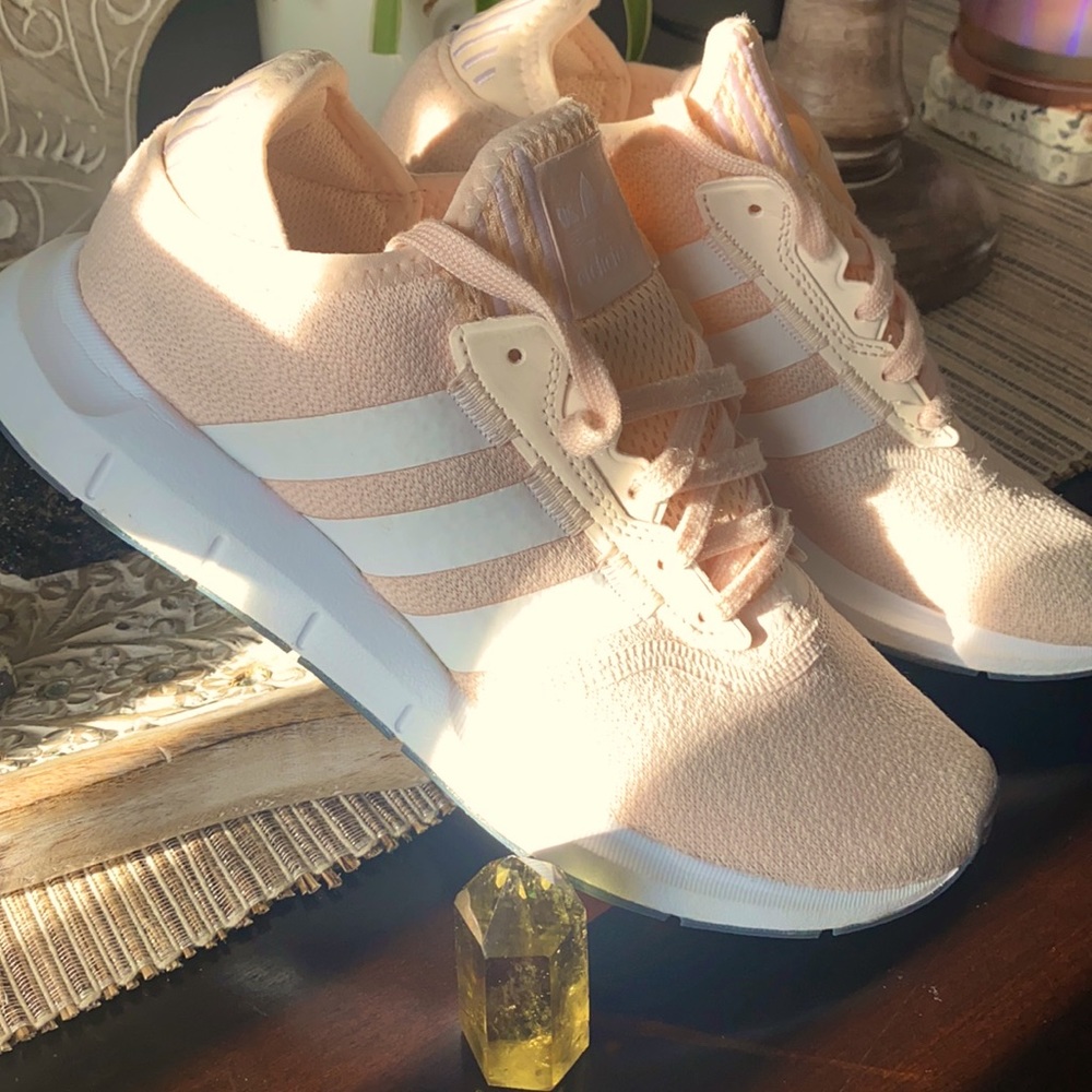 Adidas swift run x shoes 💖